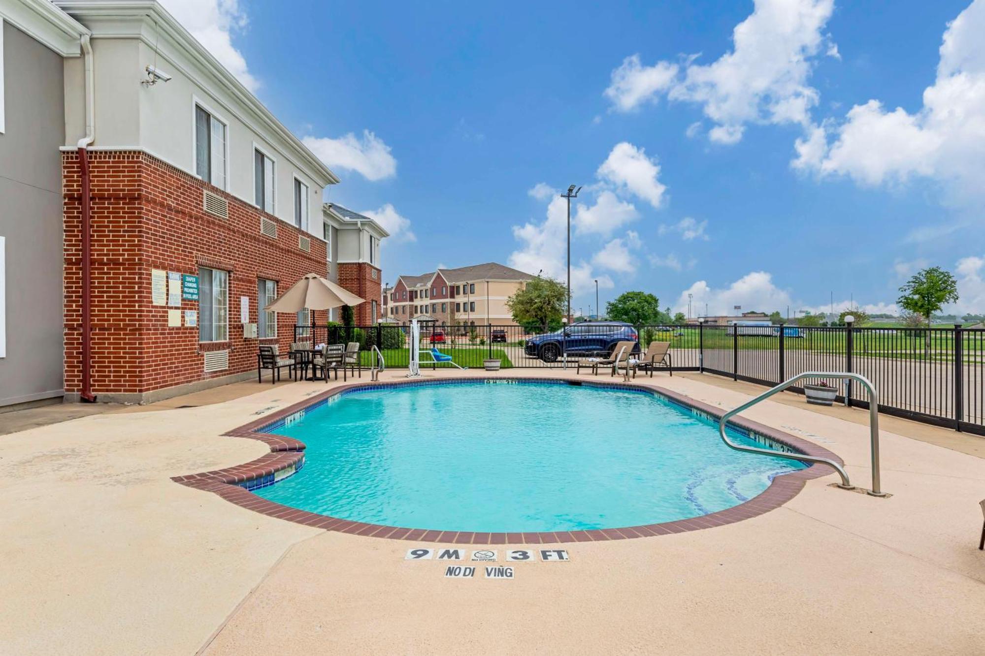Best Western Fort Worth Inn And Suites Экстерьер фото