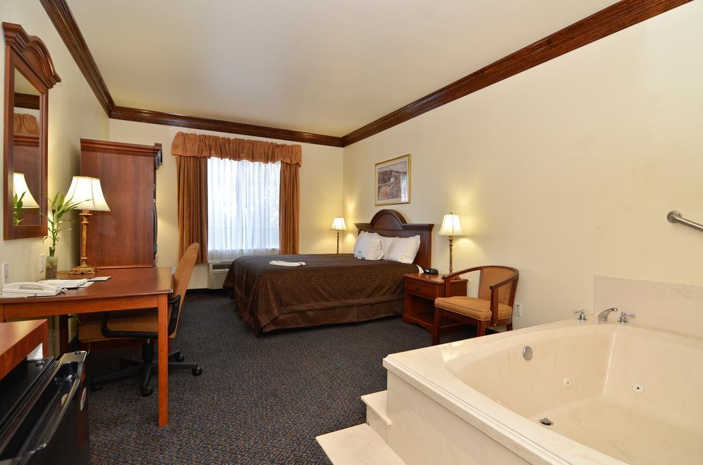 Best Western Fort Worth Inn And Suites Экстерьер фото